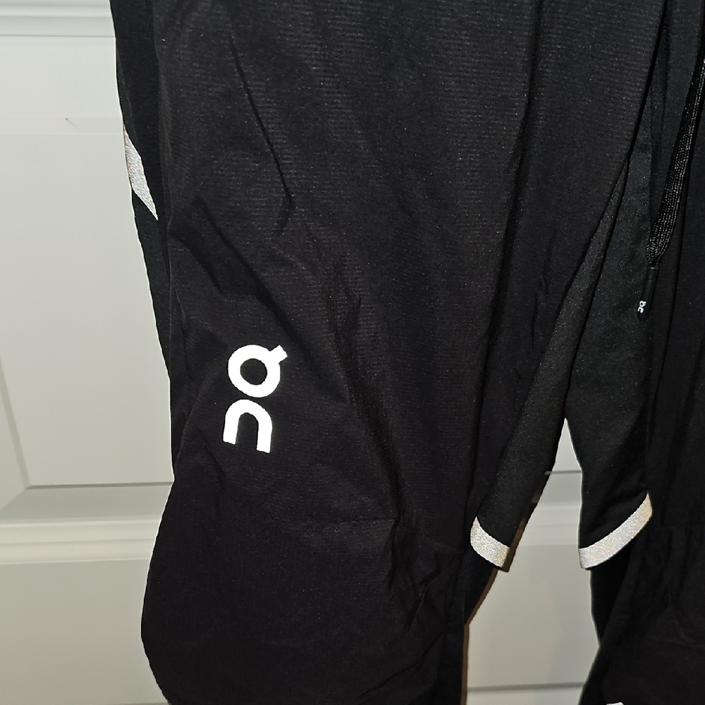 On Running Black Pants with White Highlights - Picture 2 of 7